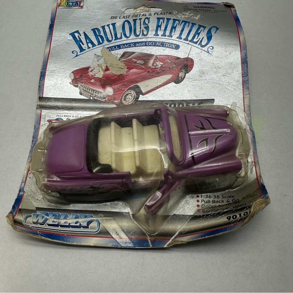 Vintage Welly Fabulous Fifties 1957 Corvette Convertible - Purple-1:36 Scale NIP